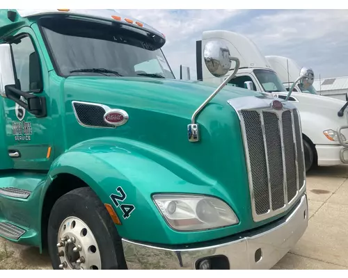 Peterbilt 579 Hood