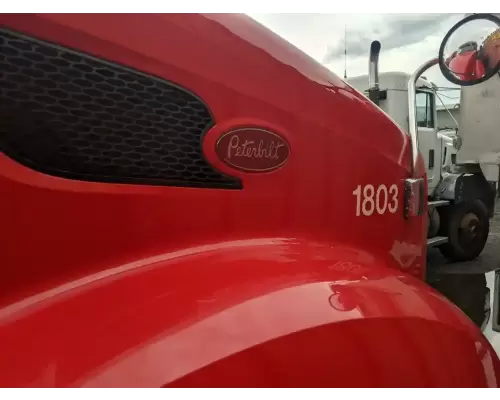 Peterbilt 579 Hood