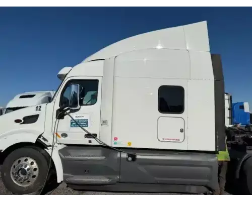 Peterbilt 579 Mirror (Side View)