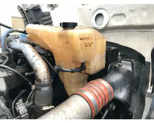 Peterbilt 579 Radiator Overflow Bottle  Surge Tank