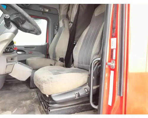 Seat, Front Peterbilt 579 Vander Haags Inc Cb
