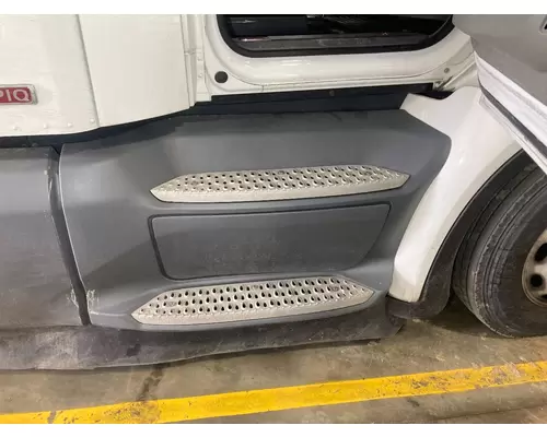 Peterbilt 579 Skirt