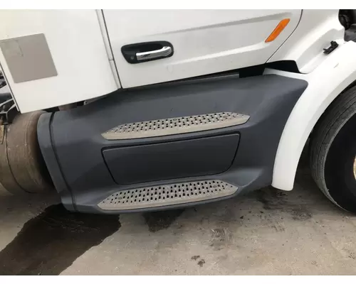 Peterbilt 579 Skirt