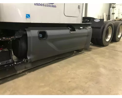 Peterbilt 579 Skirt