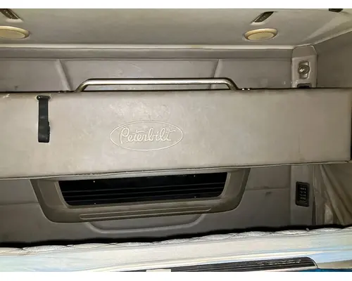 Peterbilt 579 Sleeper Bunk