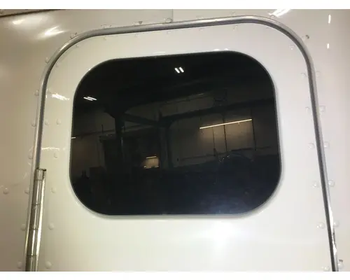 Peterbilt 579 Sleeper Window in Sioux Falls, SD #25504335