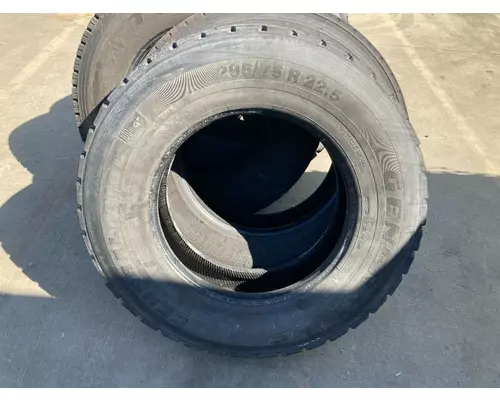 Peterbilt 579 Tires