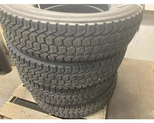 Peterbilt 579 Tires