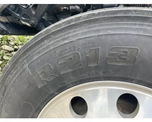 Peterbilt 579 Tires