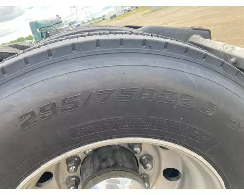 Peterbilt 579 Tires