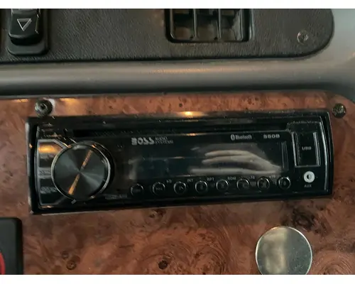 Radio Peterbilt 587 Vander Haags Inc WM
