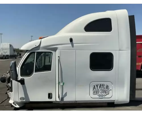 Peterbilt 587 Cab