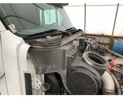 Peterbilt 587 Cowl