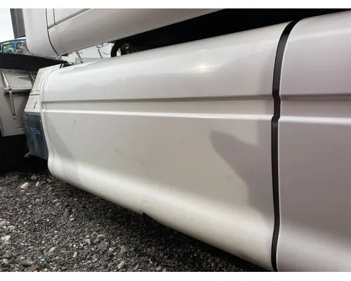 Peterbilt 587 Fairing (Side)