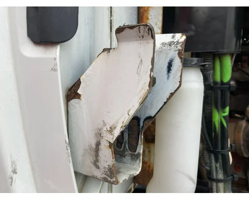 Peterbilt 587 Hood Rest