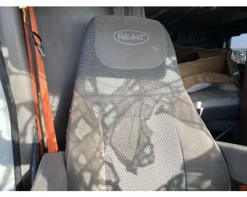 Peterbilt 587 Seat (non-Suspension)