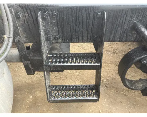 Peterbilt 587 Step (Fuel Tank, Fairing