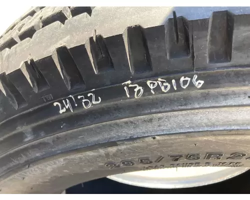 Peterbilt 587 Tires