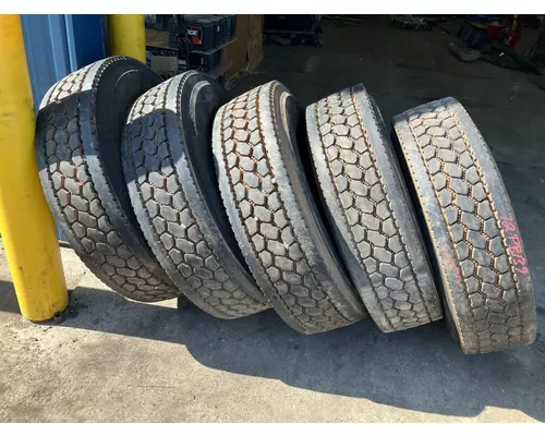 Peterbilt 587 Tires