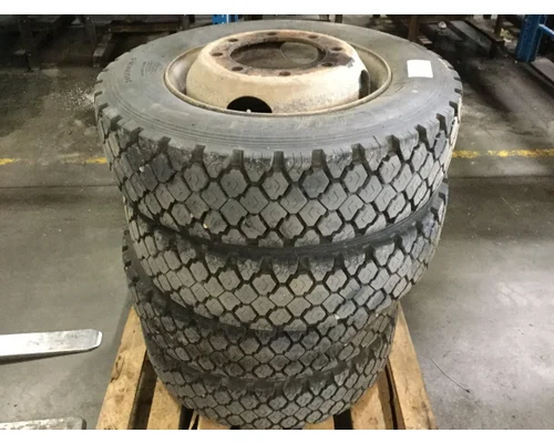 Pilot 19.5 STEEL Tire and Rim