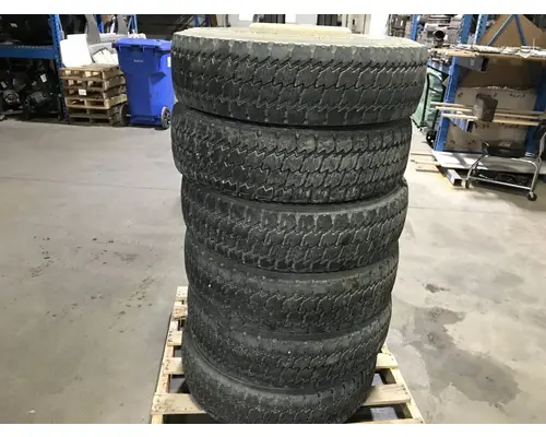 Pilot 19.5 STEEL Tire and Rim