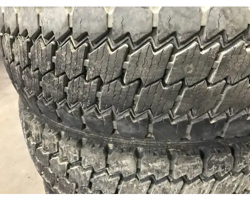 Pilot 19.5 STEEL Tire and Rim