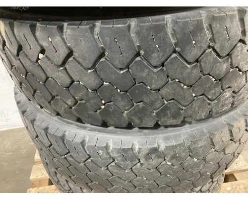 Pilot 19.5 STEEL Tire and Rim