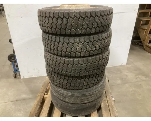 Pilot 19.5 STEEL Tire and Rim