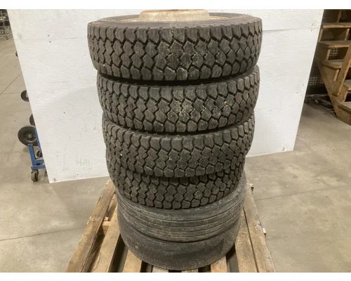Pilot 19.5 STEEL Tire and Rim