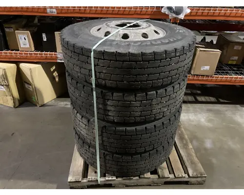 Tire And Rim Pilot 22.5 ALUM Vander Haags Inc WM