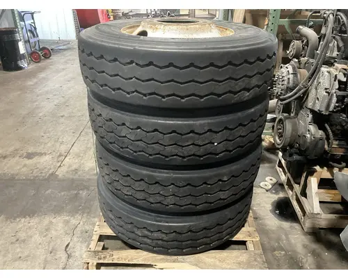 Tire And Rim Pilot 22.5 STEEL Vander Haags Inc WM