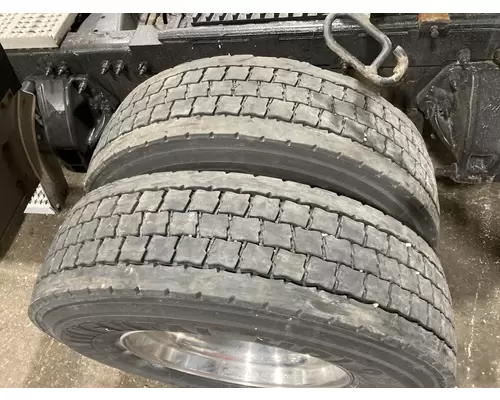 Pilot 22.5 ALUM Tire and Rim