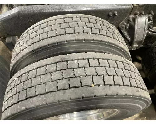 Pilot 22.5 ALUM Tire and Rim