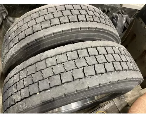 Pilot 22.5 ALUM Tire and Rim
