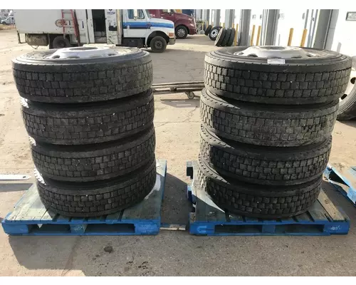 Pilot 22.5 ALUM Tire and Rim