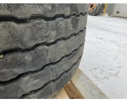 Pilot 22.5 ALUM Tire and Rim