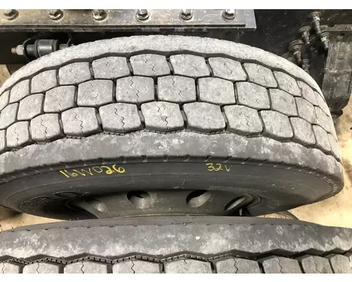Pilot 22.5 ALUM Tire and Rim