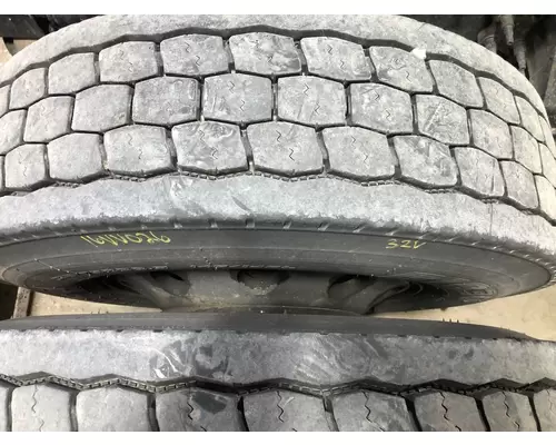 Pilot 22.5 ALUM Tire and Rim