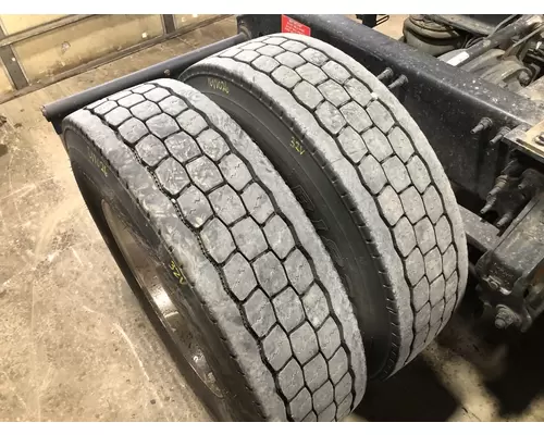 Pilot 22.5 ALUM Tire and Rim