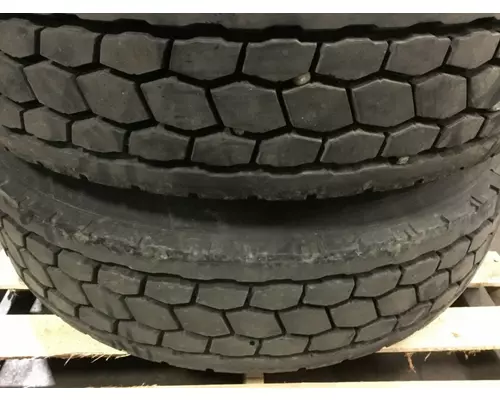 Pilot 22.5 ALUM Tire and Rim