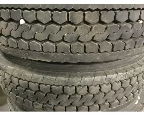 Pilot 22.5 ALUM Tire and Rim