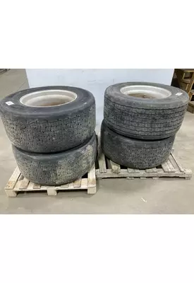 Pilot 22.5 ALUM Tire and Rim
