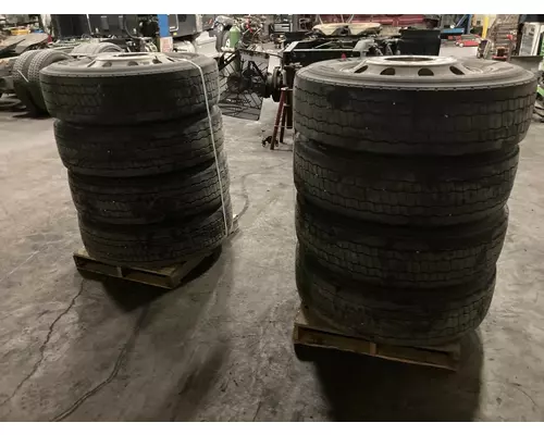 Pilot 22.5 ALUM Tire and Rim