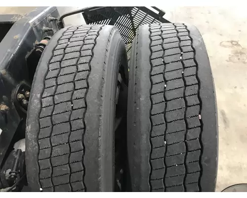 Pilot 22.5 ALUM Tire and Rim