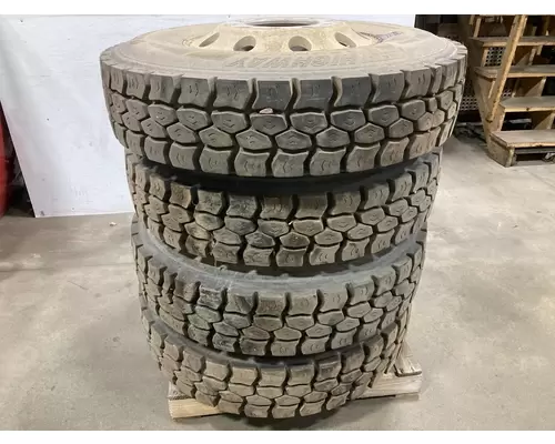 Pilot 22.5 ALUM Tire and Rim