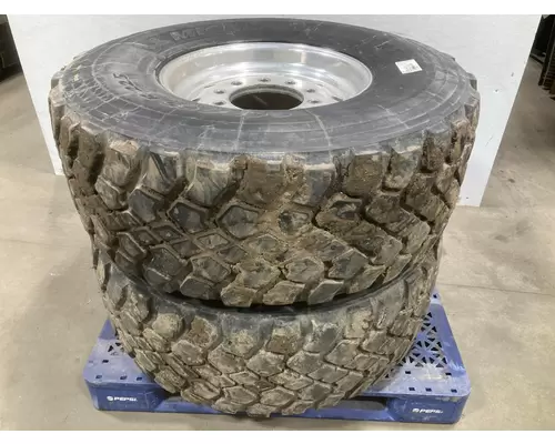 Pilot 22.5 ALUM Tire and Rim
