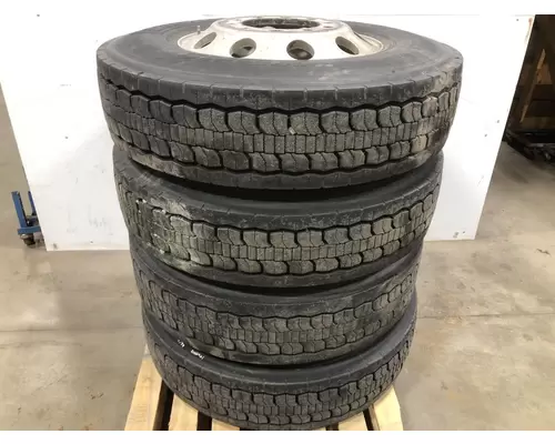 Pilot 22.5 ALUM Tire and Rim