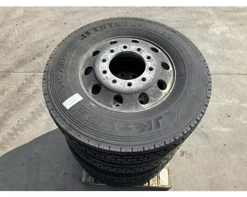 Pilot 22.5 ALUM Tire and Rim
