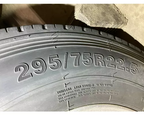 Pilot 22.5 ALUM Tire and Rim