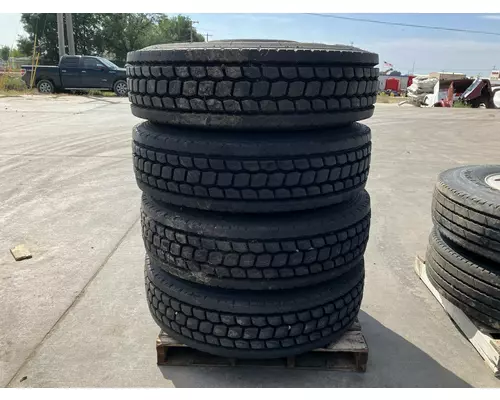 Pilot 22.5 ALUM Tire and Rim